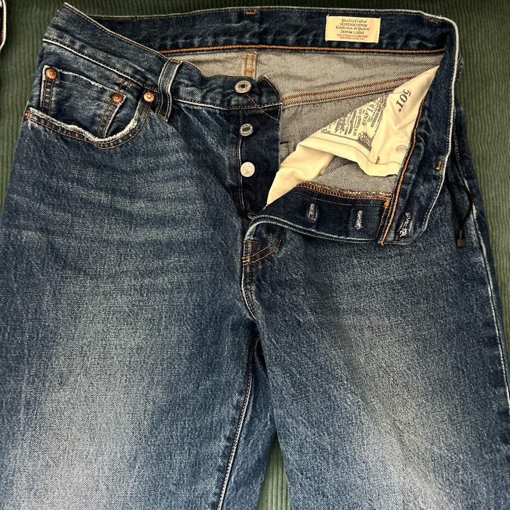 Levi's Classic Blue Jeans- washed never worn - Picture 2 of 5